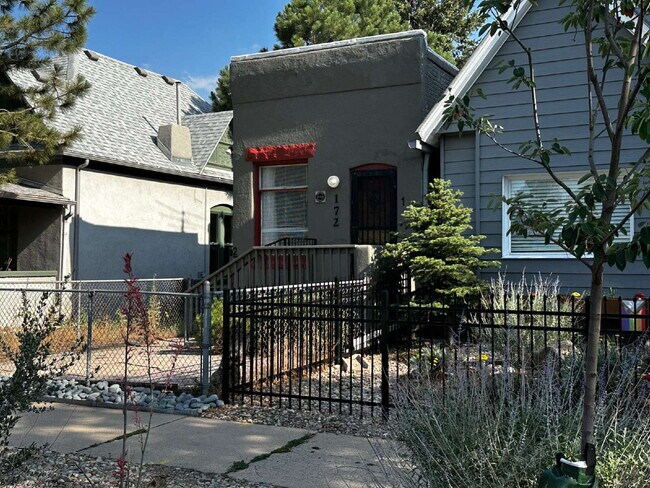 Building Photo - 172 W Maple Ave