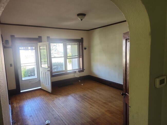 Foto del edificio - 523-525 Bay St
