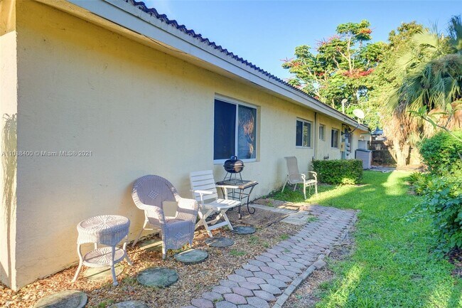 Building Photo - 7826 NW 40th Ct