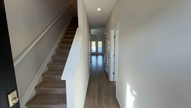 Foto del edificio - 529 Ellen Rd