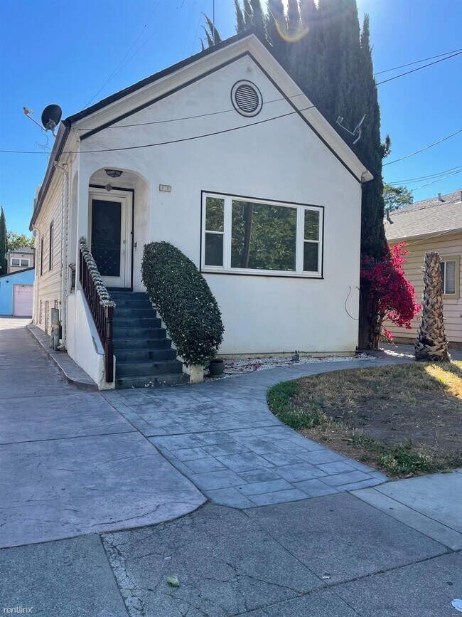 Building Photo - 3 br, 1 bath House - 49 South 9th Street