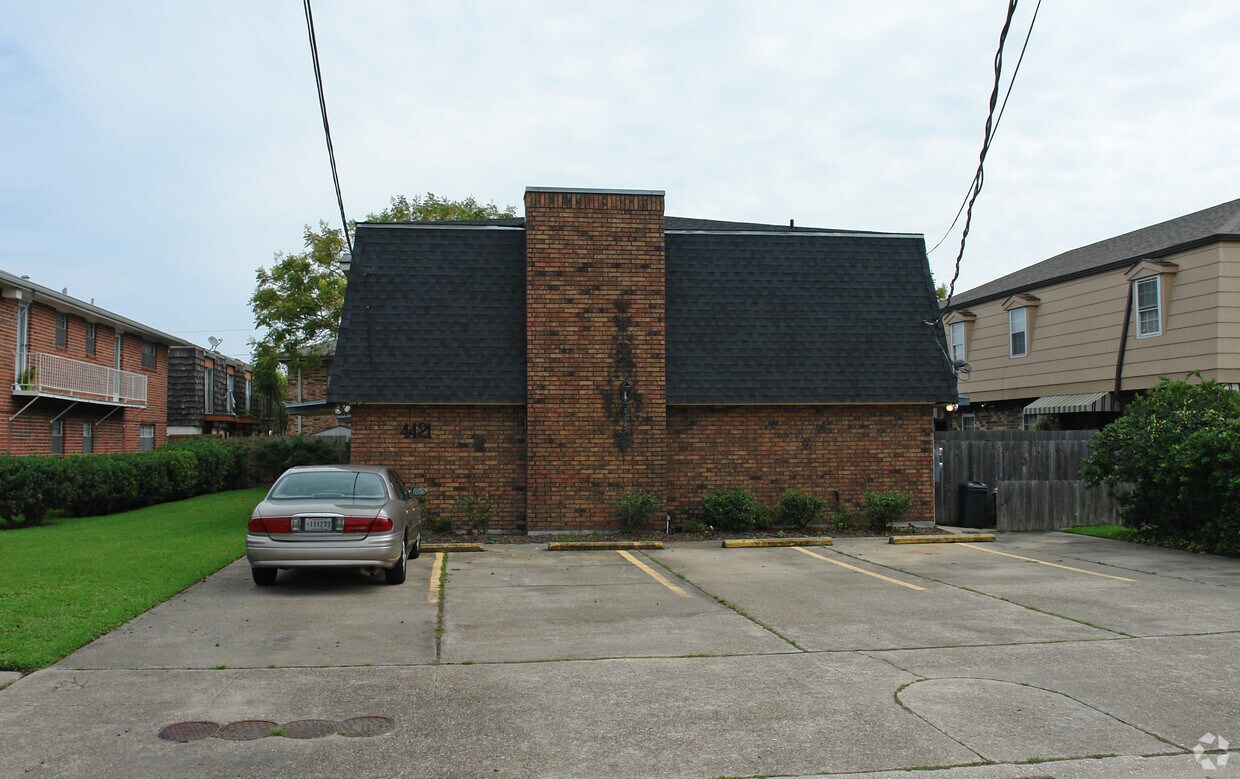 Primary Photo - 4421 Lefkoe St