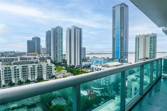 Foto del edificio - 333 NE 24th St