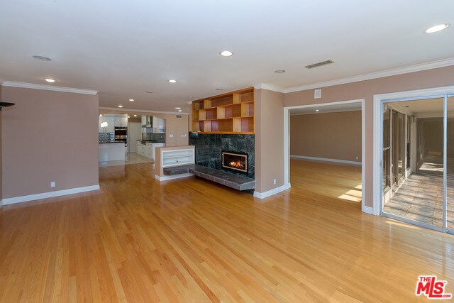 Building Photo - 9132 Hillsboro Dr