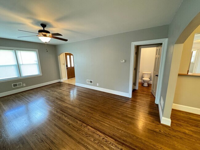 Foto del edificio - Beautifully Remodeled 4-Bedroom Home with ...