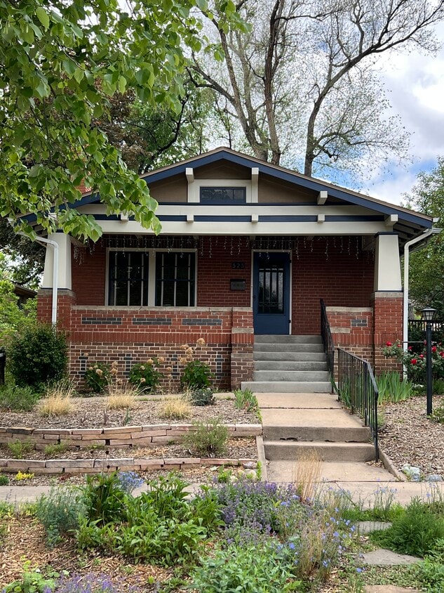 Front of house - 323 E Magnolia St