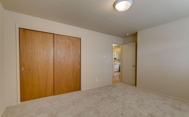 Building Photo - AVAILABLE NOW! 2 Bedroom Apartment Magnolia w/ Fireplace & Parking!