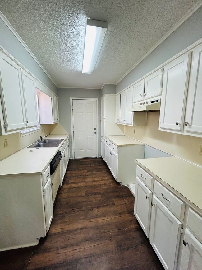 Building Photo - 324 Mill Creek Cir