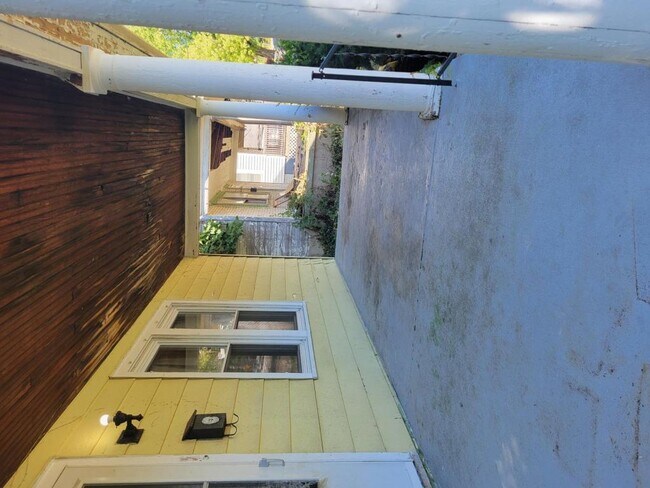 Foto del edificio - 1249 Wilson Ave