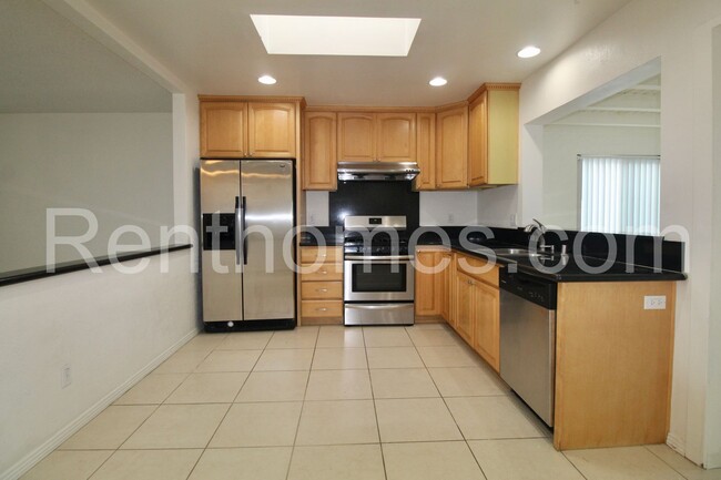 Building Photo - Mira Mesa, 8616 Longwood St, Close to shop...