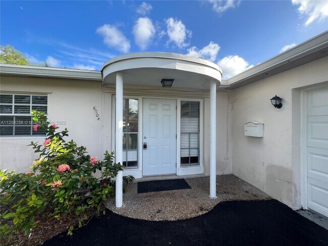 Building Photo - 6504 Arbor Dr