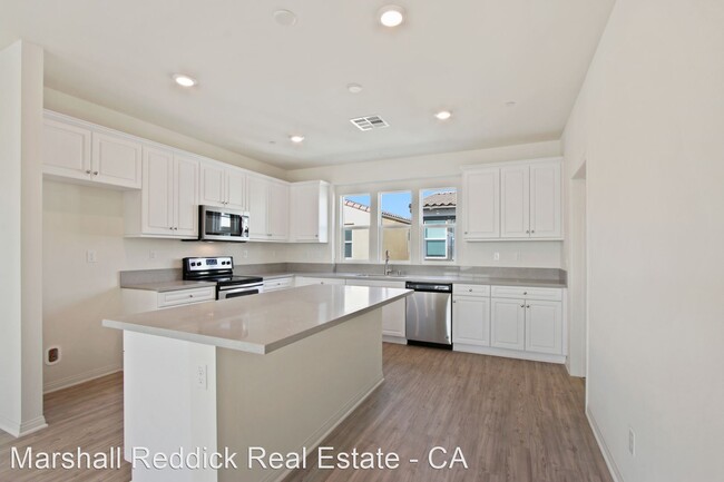 Building Photo - 3 br, 3.5 bath House - 1672 W Rhombus Ln