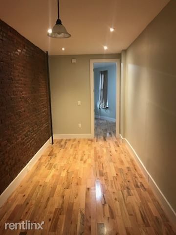 Primary Photo - 386 Woodbine St