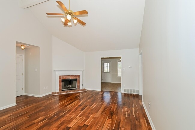 Foto del edificio - 9720 Lakeland Hills Cove
