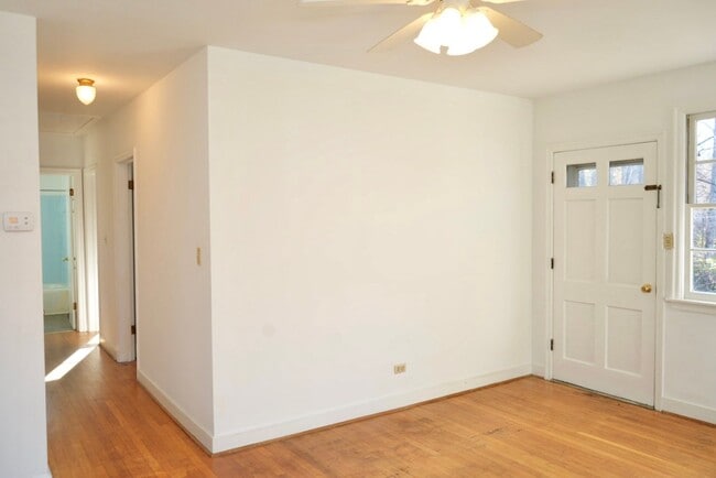Building Photo - 240 Old Lynchburg Rd - Great Location