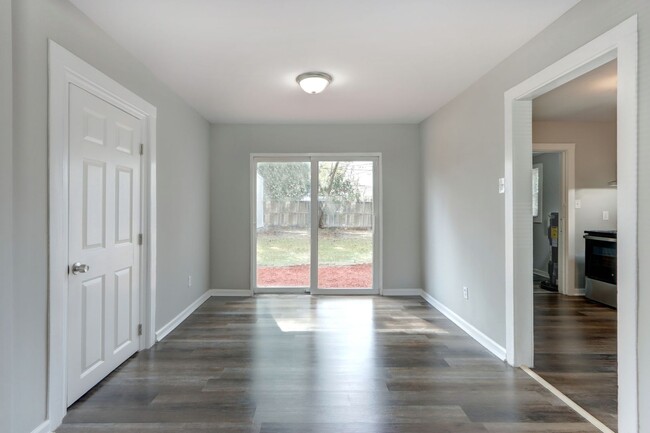 Building Photo - Large 3BR/1BA Near Hospitals and Daffin Park