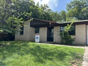 Building Photo - 3202 Brookbend Dr