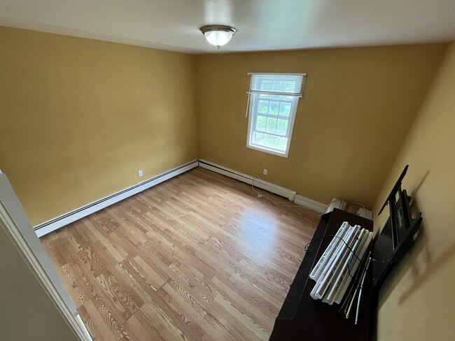Building Photo - 37 Mindres Ave
