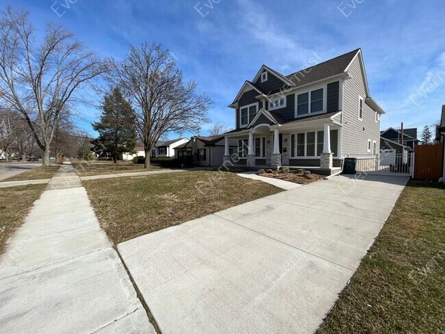 Building Photo - 3712 Elmhurst Ave