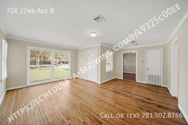 Building Photo - 728 22nd Ave N