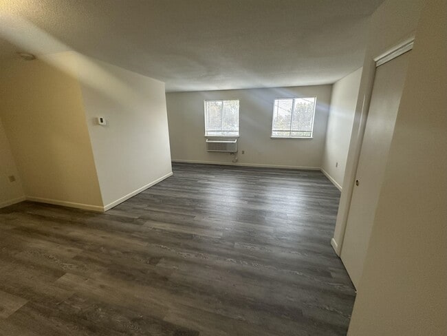 Building Photo - 16 Manning St