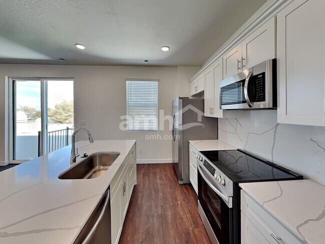 Building Photo - 8977 Royal Ln