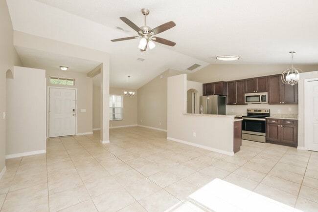 Building Photo - 5616 Brookdale Way