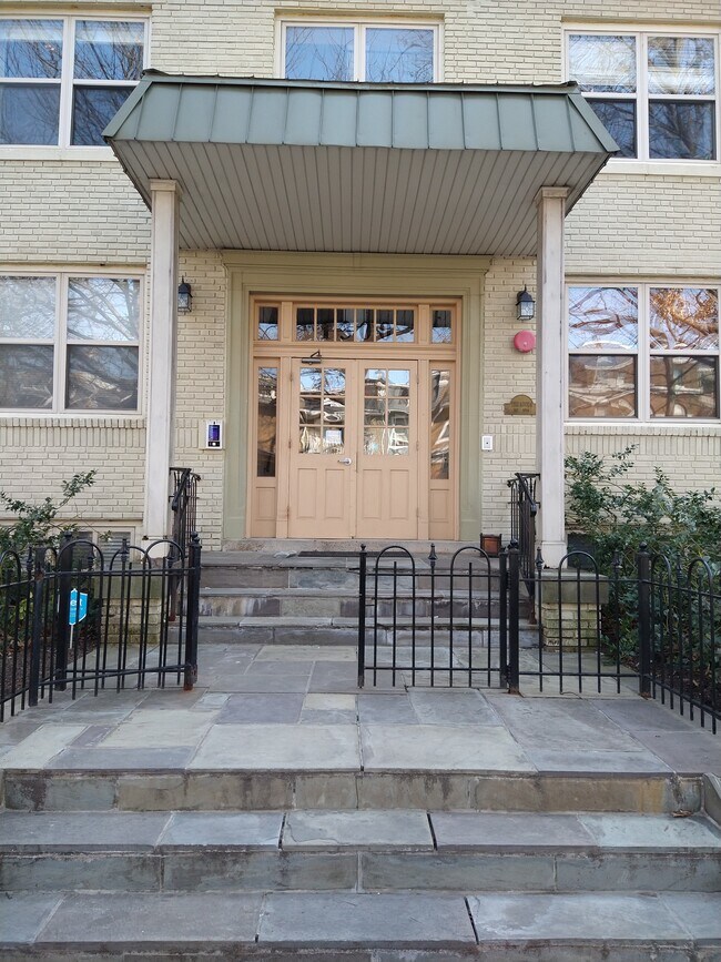 Foto del edificio - 1300 Taylor St NW