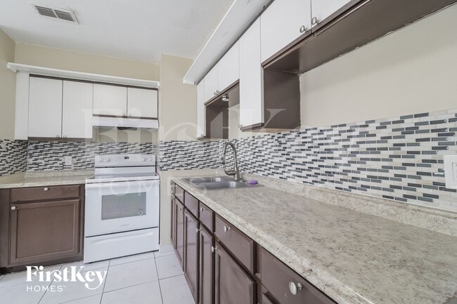 Foto del edificio - 7664 Jester Ct