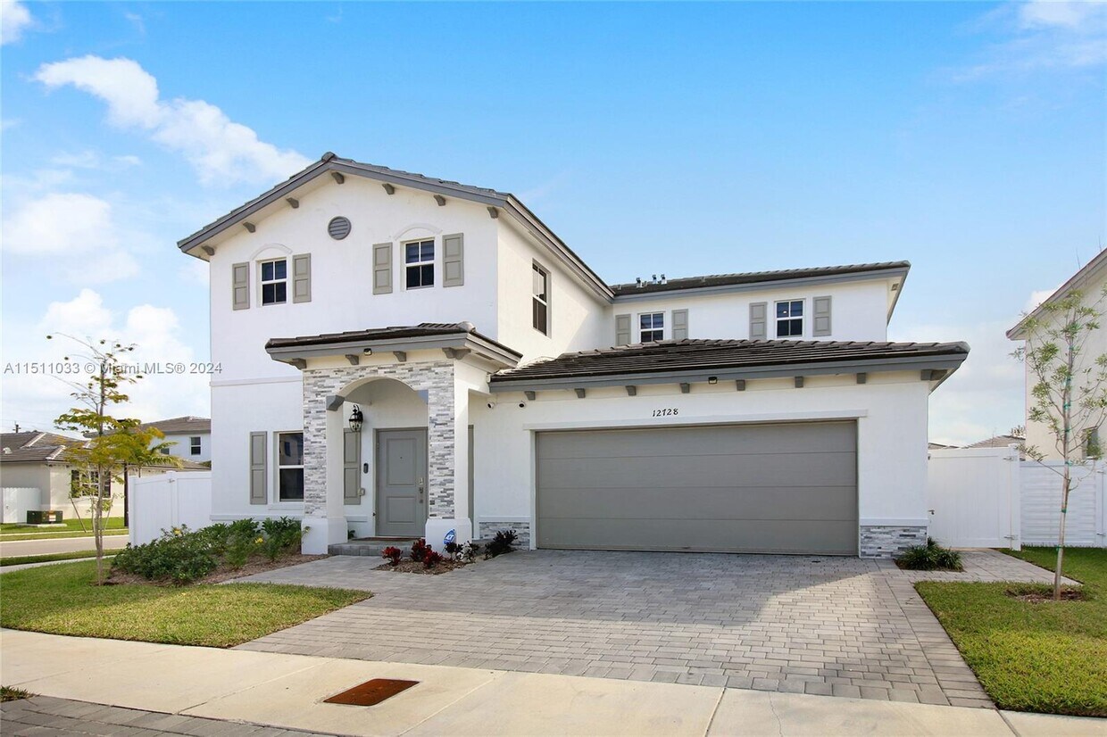 Primary Photo - 12728 SW 211th St