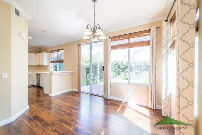 Foto del edificio - 1005 Cottage Way