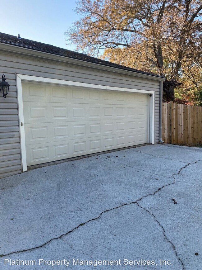 Building Photo - 4 br, 3.5 bath House - 5290 Meadowcreek Dr