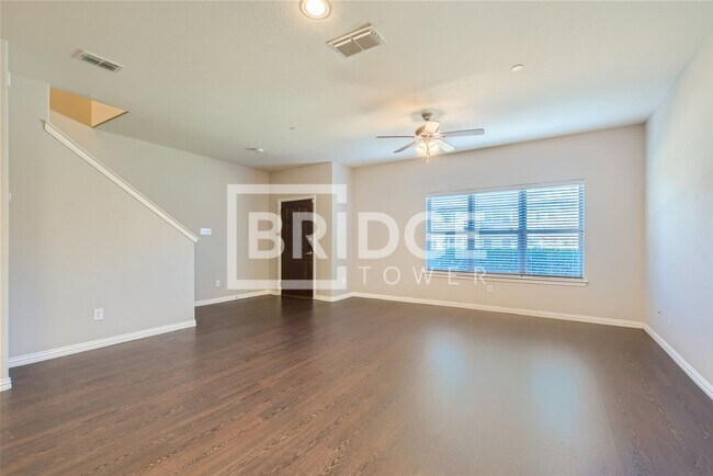 Foto del edificio - 1329 Lake Crest Lane