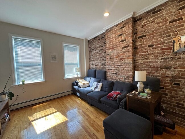 Building Photo - 273 Webster Ave