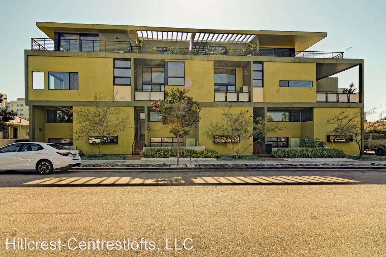 Foto principal - 3761 Centre St