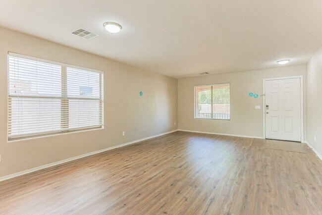 Foto del edificio - 17831 N Madison Rd