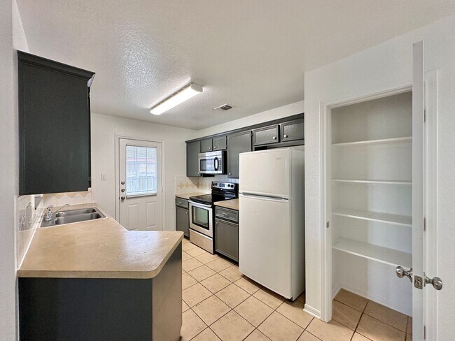 Building Photo - 2608 Seabiscuit