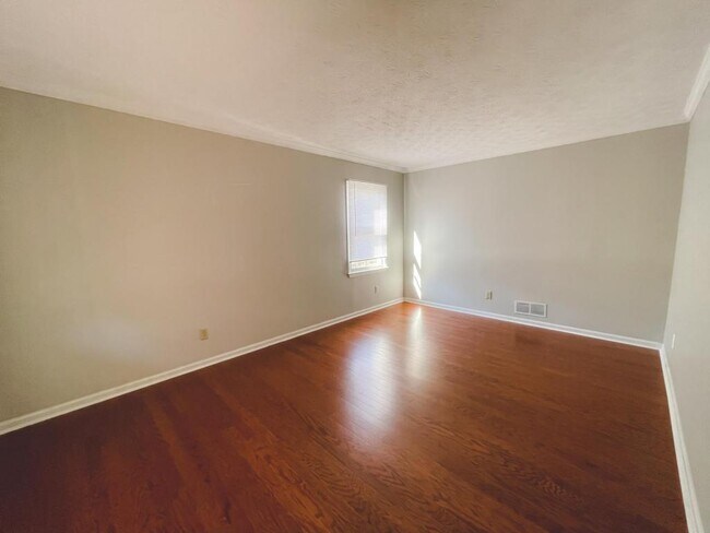 Foto del edificio - 2021 Hunters Cove Dr