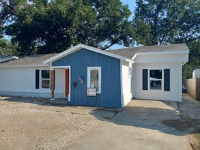 Building Photo - 1417 W Spurgeon St