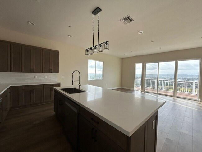 Building Photo - Valley Heights Dr
