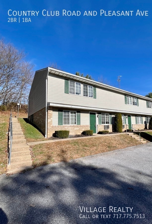 Building Photo - 605 Country Club Rd