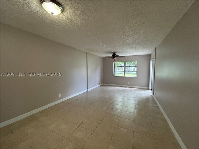 Foto del edificio - 6505 Winfield Blvd