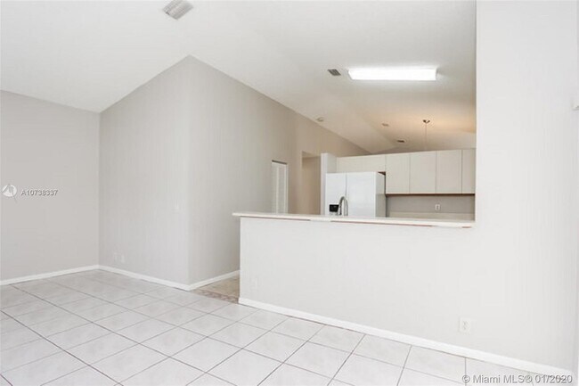 Building Photo - 201 E Riverbend Dr