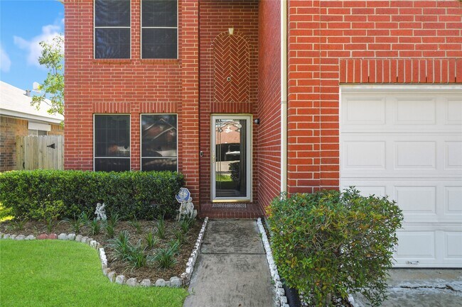 Foto del edificio - 7027 Waveland Dr
