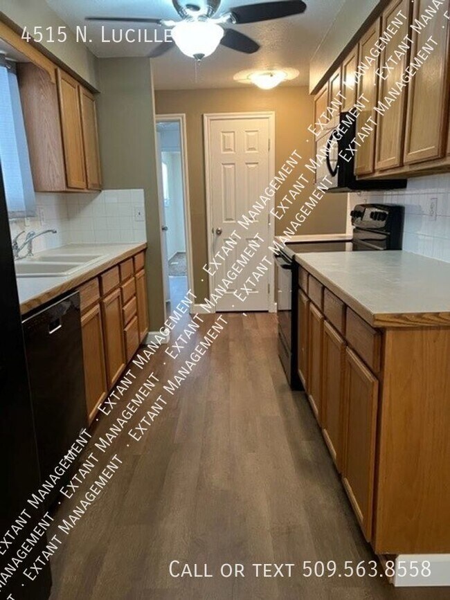 Building Photo - 5BD/2.5 BA WITH LARGE FENCED YARD, NICE QU...