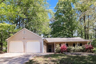 Building Photo - 1495 Chaseway Cir
