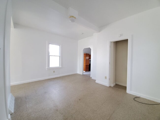 Building Photo - Adorable 3 bed 1 bath home For Rent in Bridgeton - $1575
