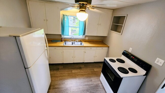 Building Photo - 1718 North St