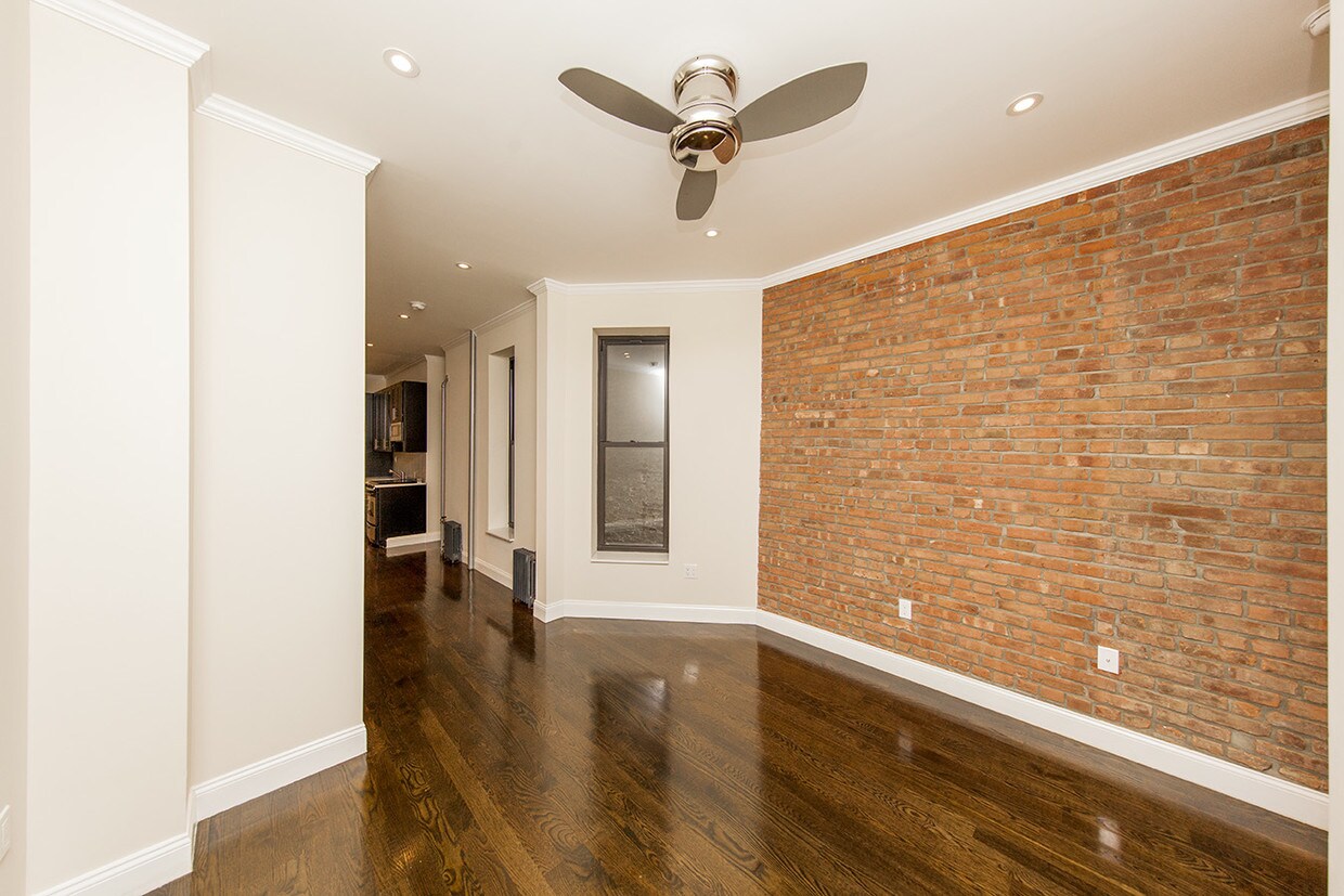 Primary Photo - 320 E 92nd St