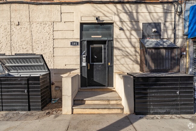 Building Photo - 181 Macdougal St